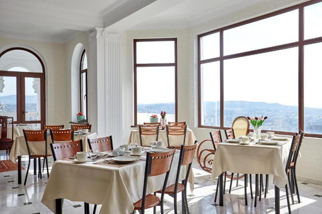 The Hilltop Skyline Hotel Tbilisi Bagian luar foto