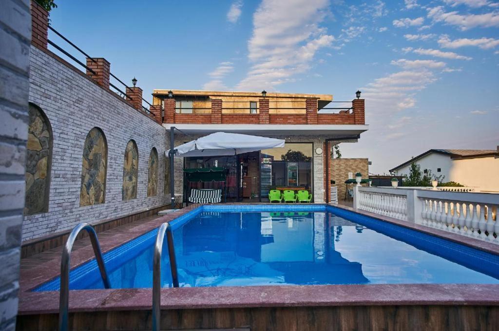 The Hilltop Skyline Hotel Tbilisi Bagian luar foto