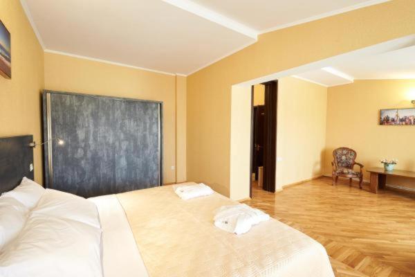 The Hilltop Skyline Hotel Tbilisi Bagian luar foto
