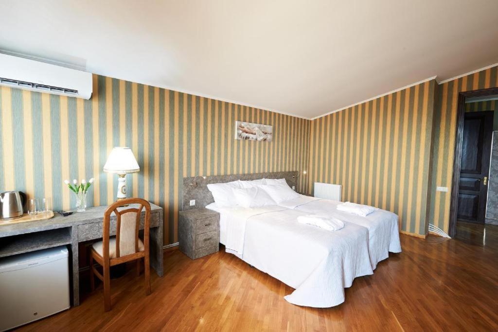 The Hilltop Skyline Hotel Tbilisi Bagian luar foto