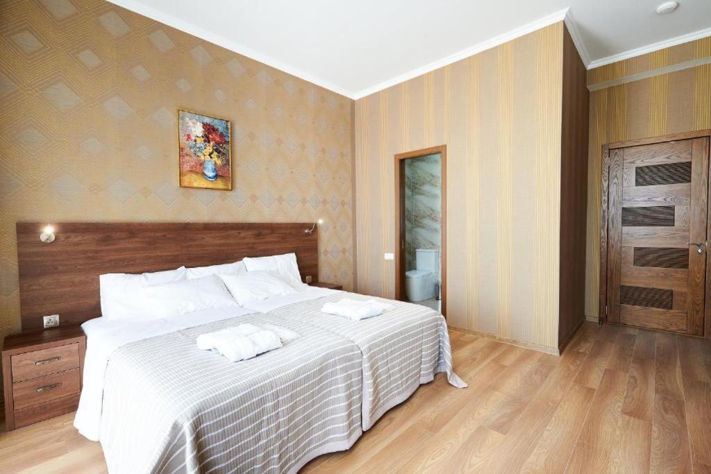 The Hilltop Skyline Hotel Tbilisi Bagian luar foto