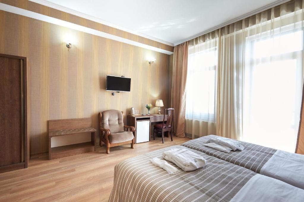 The Hilltop Skyline Hotel Tbilisi Bagian luar foto