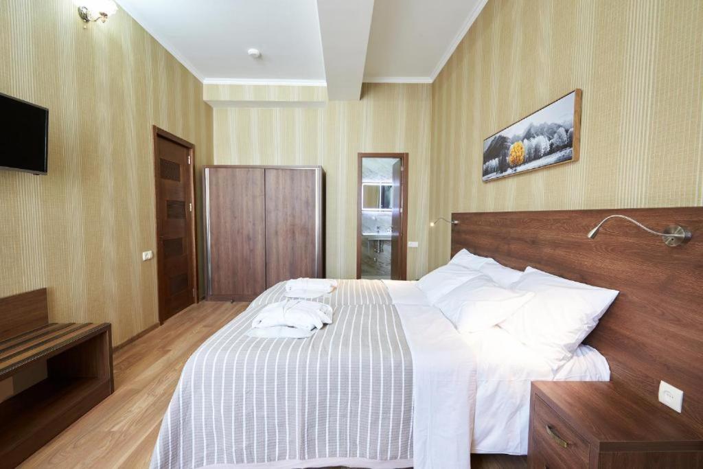 The Hilltop Skyline Hotel Tbilisi Bagian luar foto