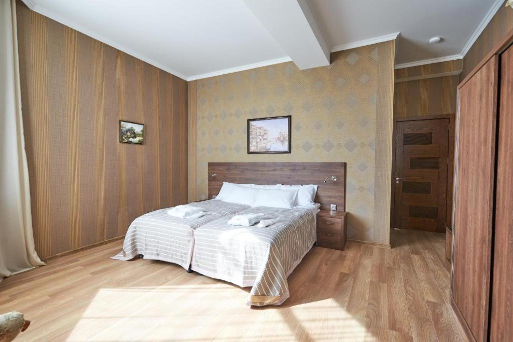 The Hilltop Skyline Hotel Tbilisi Bagian luar foto