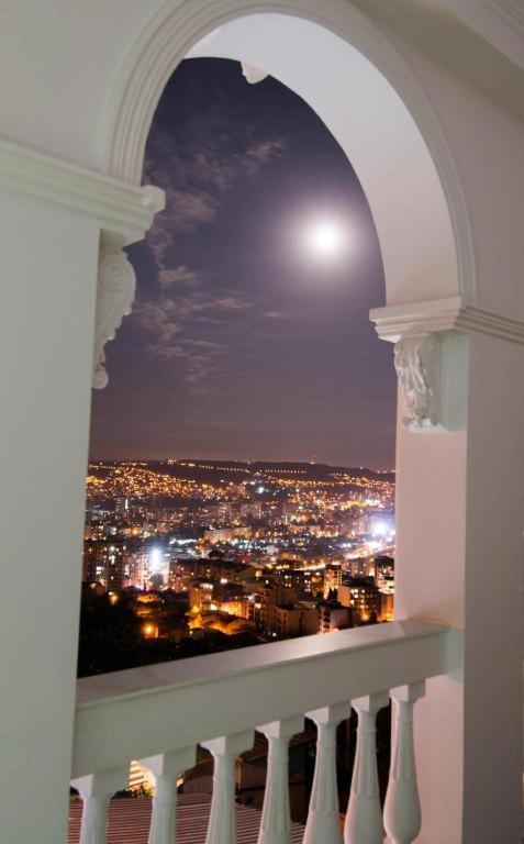 The Hilltop Skyline Hotel Tbilisi Bagian luar foto